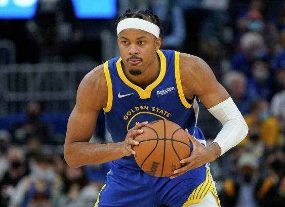 百家乐规则-从领先24分到被1分绝杀 科尔杂耍式换人玩崩勇士